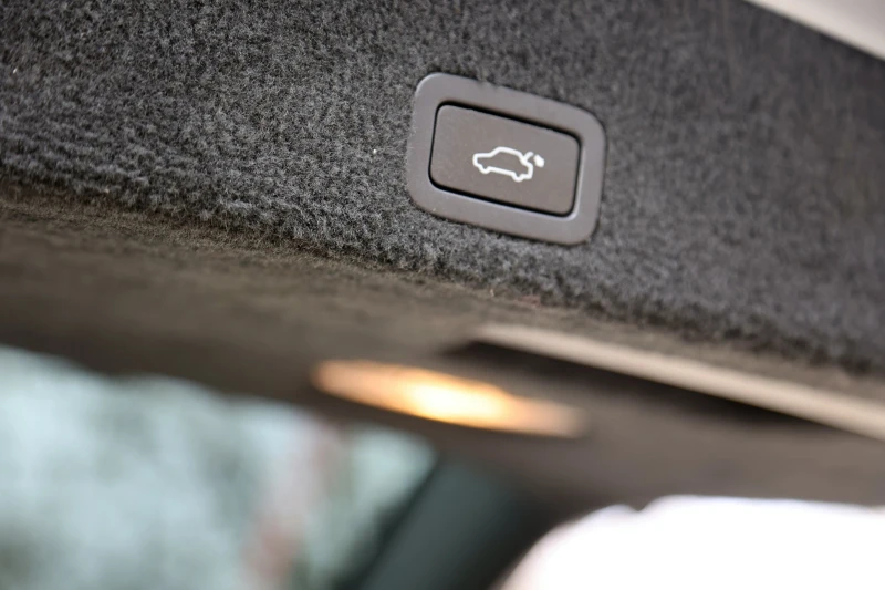 Volvo XC60 3.0 T6, снимка 17 - Автомобили и джипове - 53477627