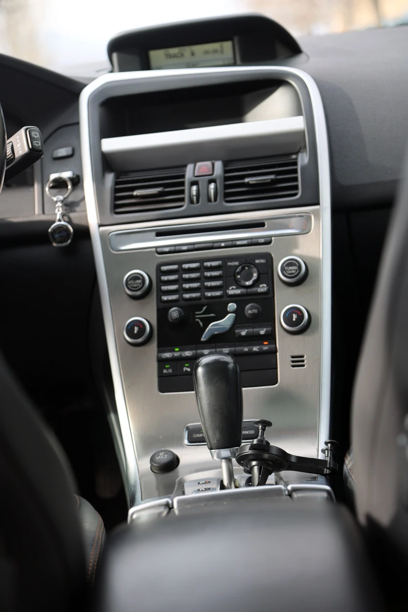 Volvo XC60 3.0 T6, снимка 12 - Автомобили и джипове - 53477627
