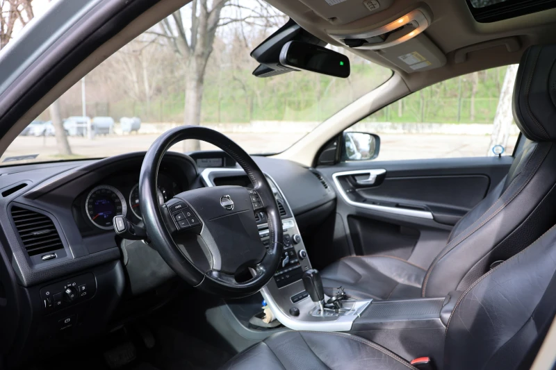 Volvo XC60 3.0 T6, снимка 9 - Автомобили и джипове - 53477627