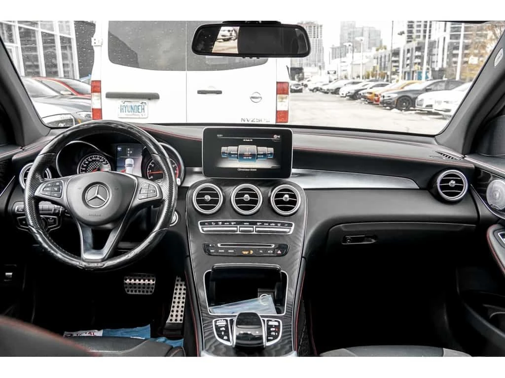 Mercedes-Benz GLC 43 AMG 4MATIC SUV /CARFAX/Панорама/Кожа/Памет, снимка 15 - Автомобили и джипове - 53893100