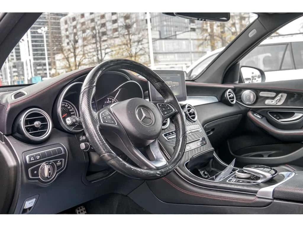 Mercedes-Benz GLC 43 AMG 4MATIC SUV /CARFAX/Панорама/Кожа/Памет, снимка 8 - Автомобили и джипове - 53893100