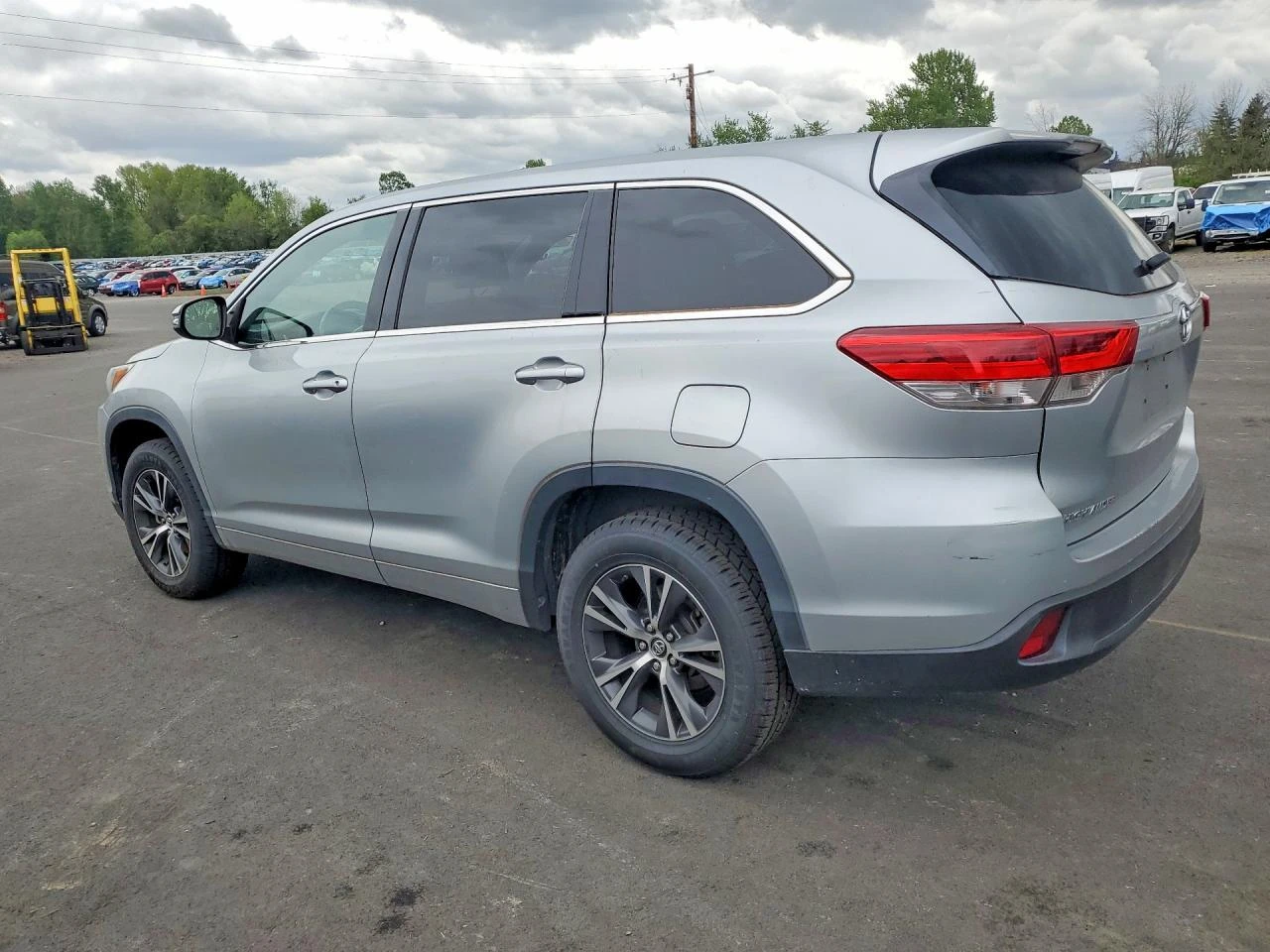 Toyota Highlander LE, снимка 4 - Автомобили и джипове - 54630200