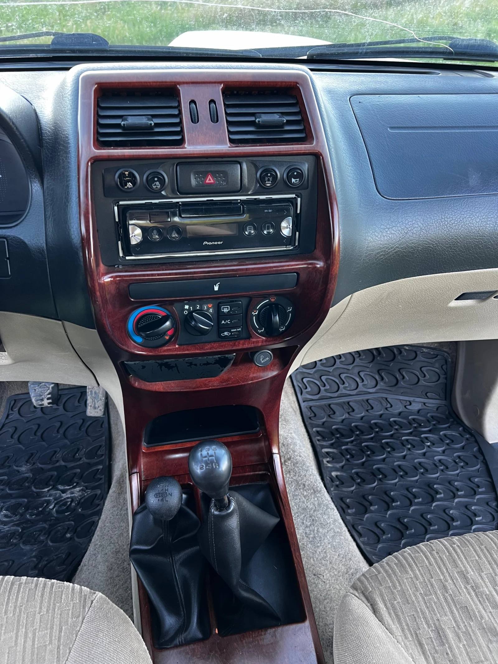 Nissan Terrano, снимка 15 - Автомобили и джипове - 54905017
