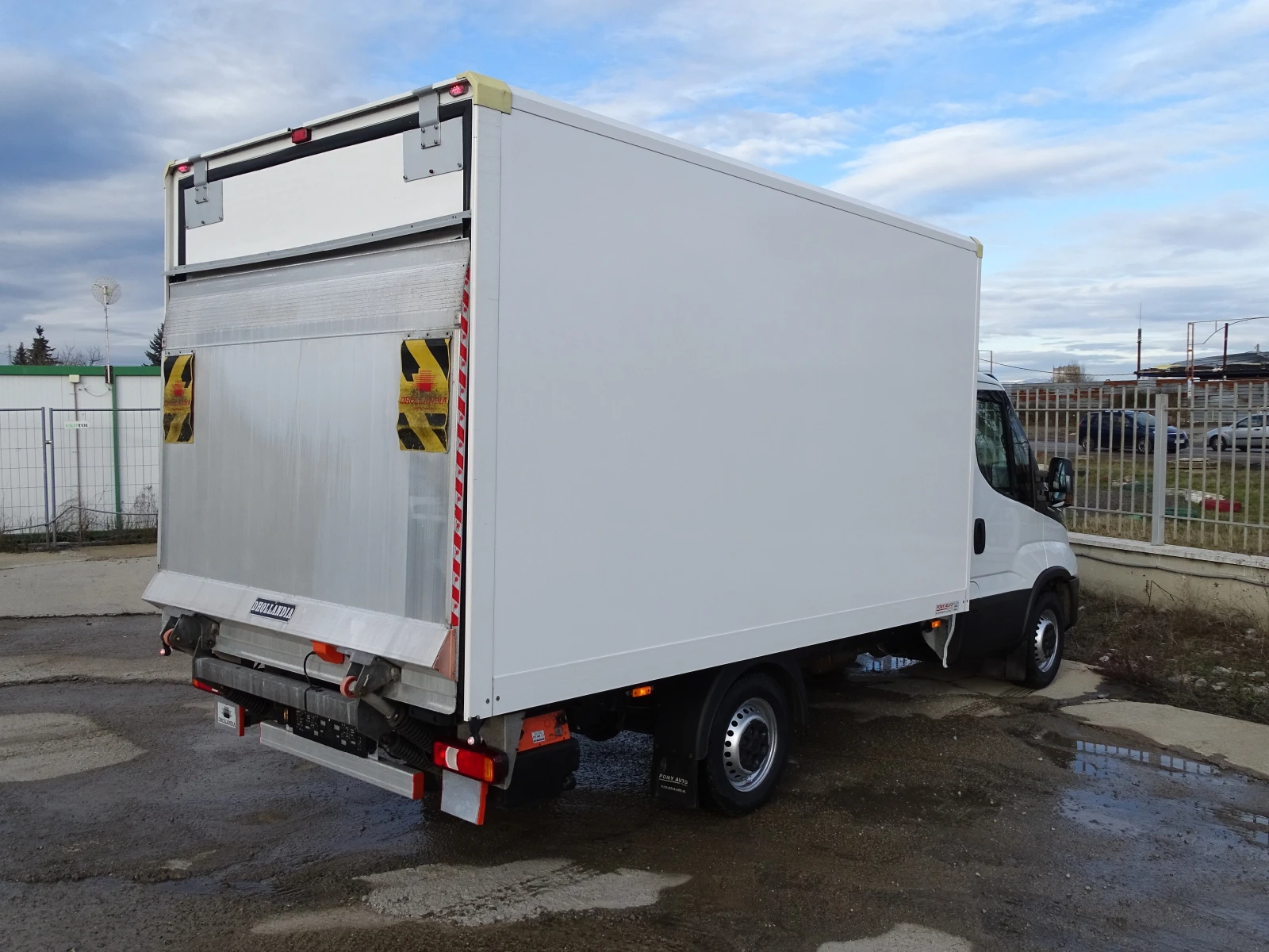 Iveco 35S18 3.0HPI* ХЛАДИЛЕН* КЛИМАТРОНИК, снимка 4 - Бусове и автобуси - 53336192