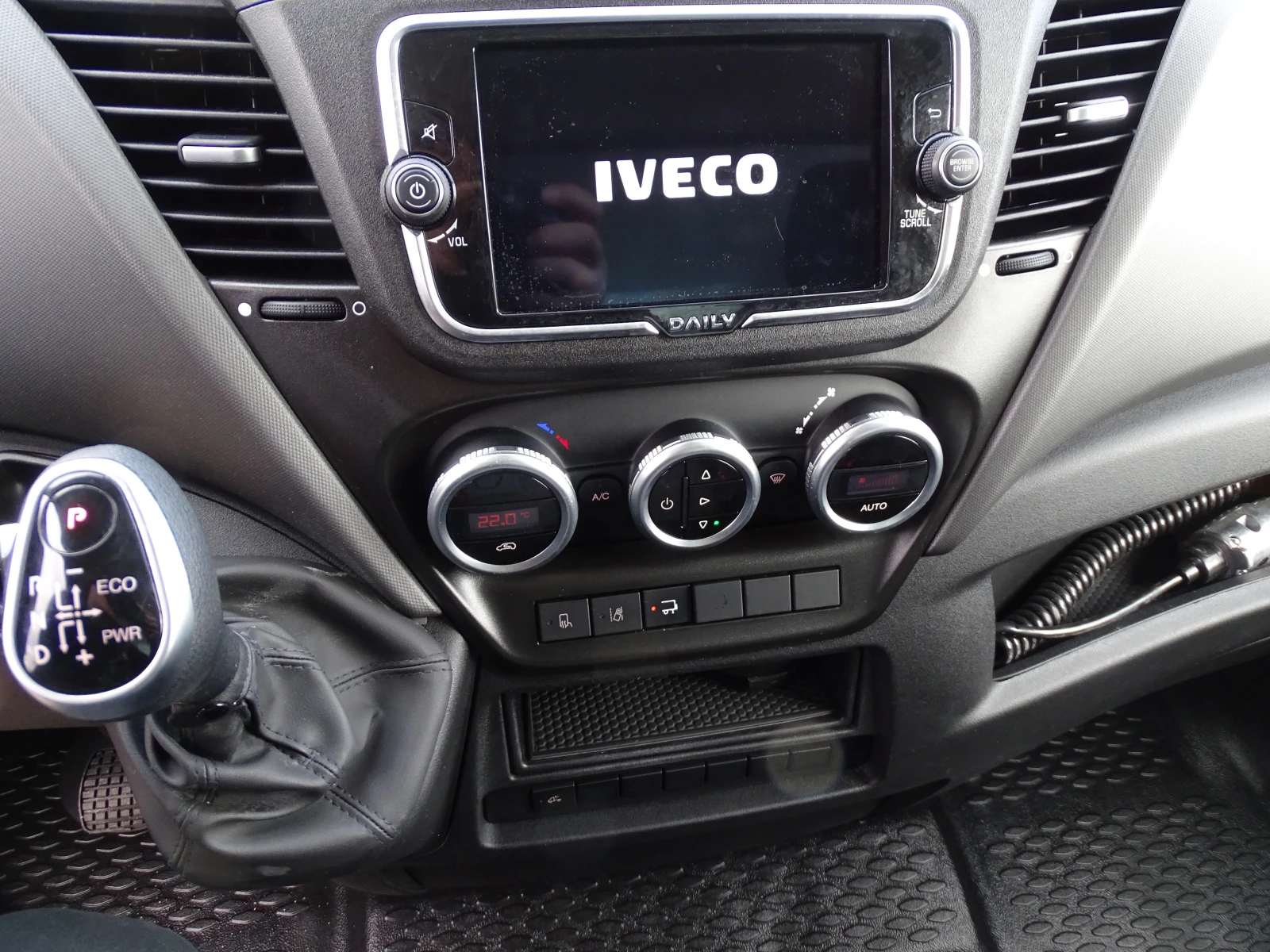 Iveco 35S18 3.0HPI* ХЛАДИЛЕН* КЛИМАТРОНИК, снимка 13 - Бусове и автобуси - 53336192