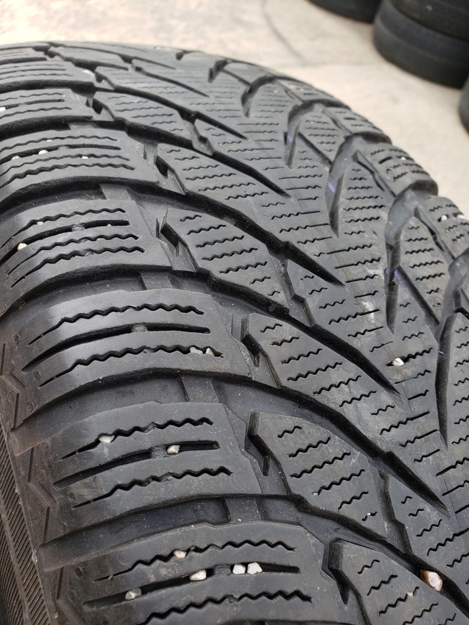 Гуми Зимни 225/65R17