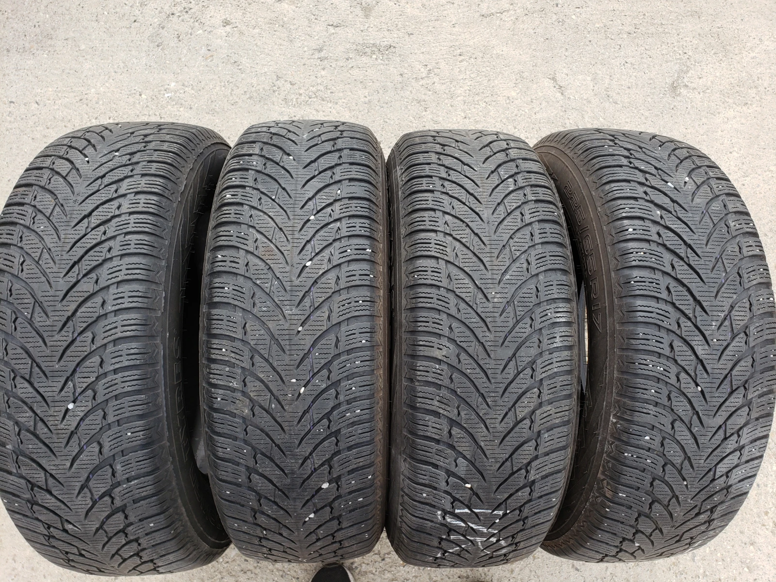 Гуми Зимни 225/65R17, снимка 2 - Гуми и джанти - 56224068