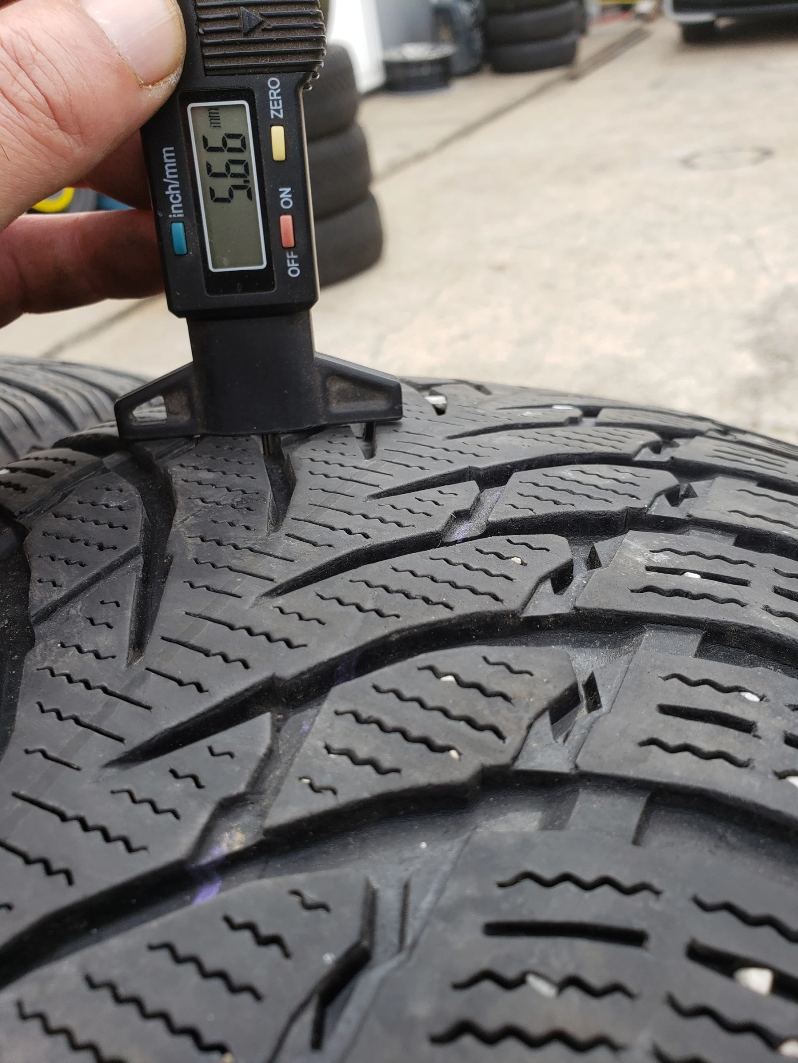 Гуми Зимни 225/65R17, снимка 7 - Гуми и джанти - 56224068