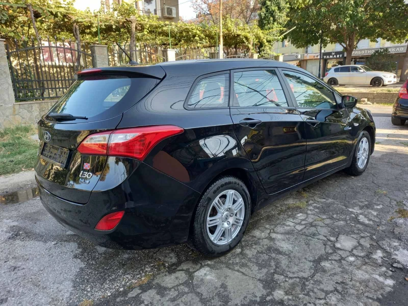 Hyundai I30 Hundai i30 1.6 Дизел Blue Drive, снимка 3 - Автомобили и джипове - 47567999