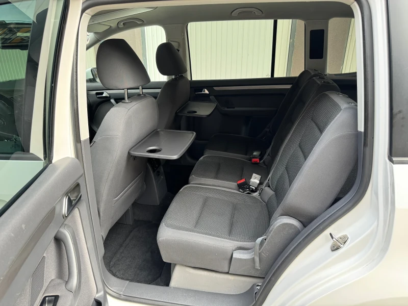 VW Touran 2.0TDi, снимка 12 - Автомобили и джипове - 50281565