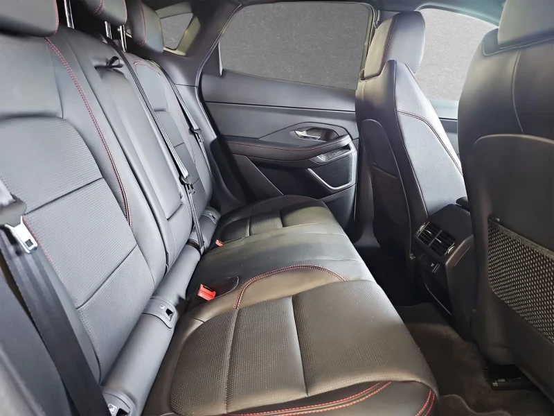 Jaguar E-pace D180/179HP/CHEQUERED-FLAG/PANO/AWD/360/LED/479g, снимка 9 - Автомобили и джипове - 52156686