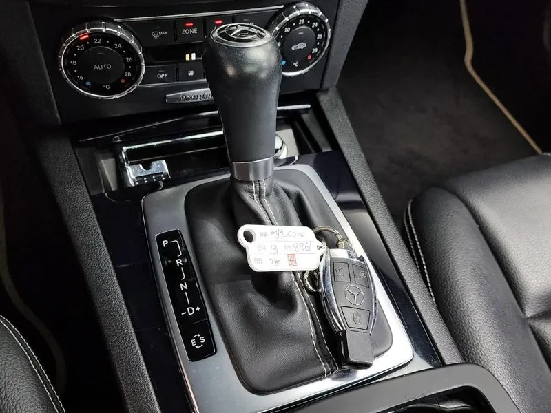 Mercedes-Benz C 200 Avantgarde Edition C, снимка 9 - Автомобили и джипове - 53822005