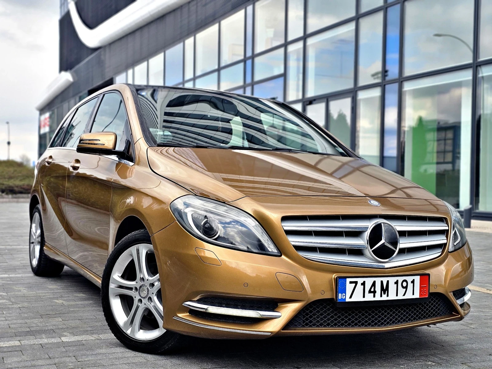 Mercedes-Benz B 180 Avtomat #Panorama #Harmon & Kardon #Bi Xenon  - изображение 3