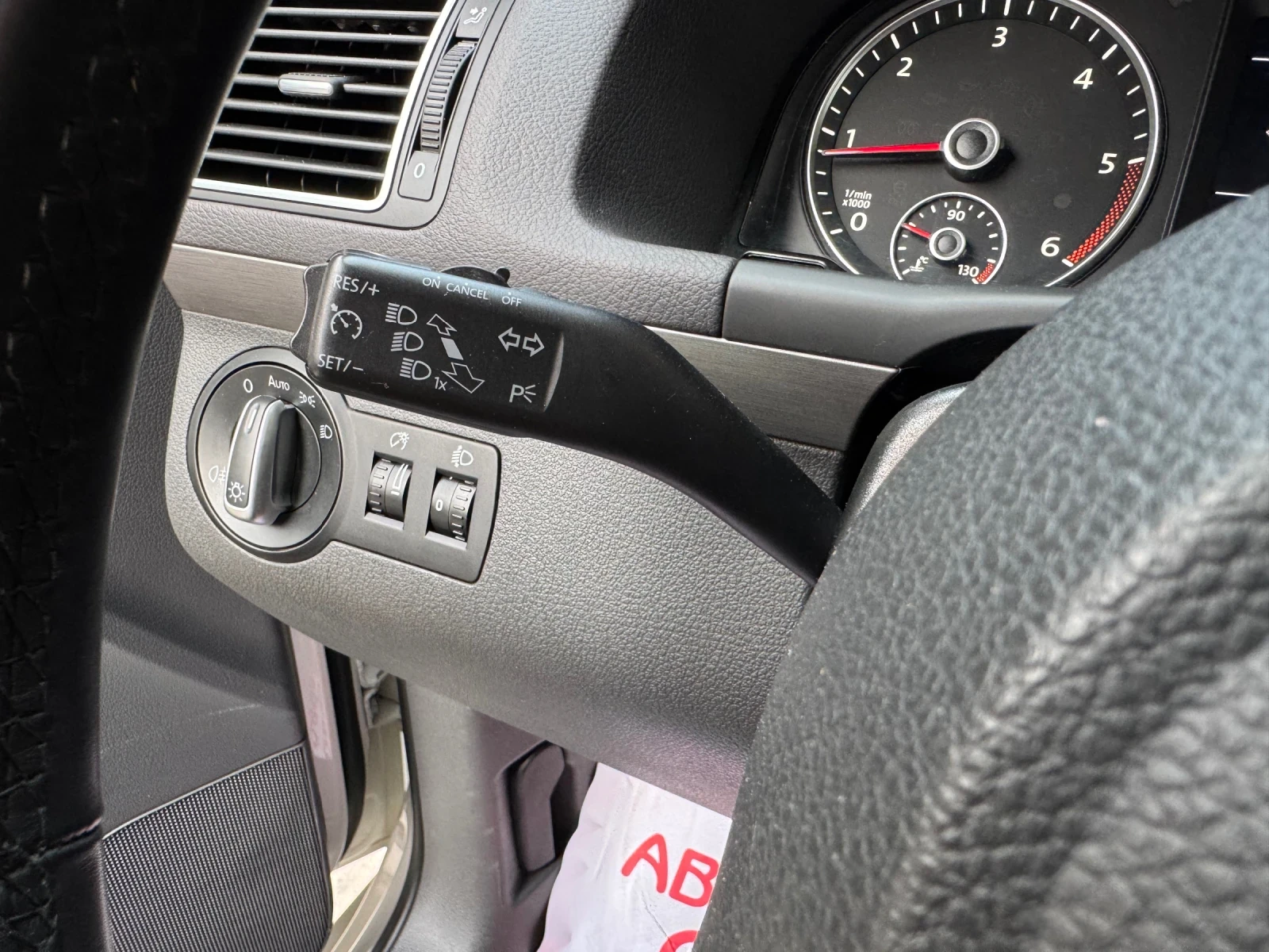 VW Touran 2.0TDi - изображение 9