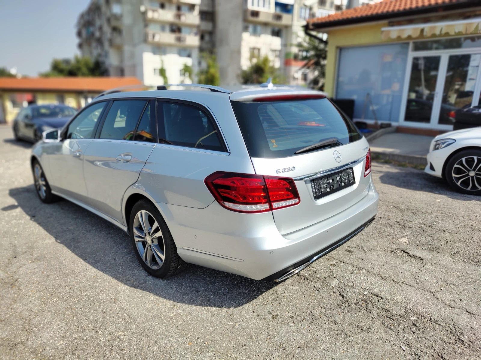 Mercedes-Benz E 200  - изображение 4