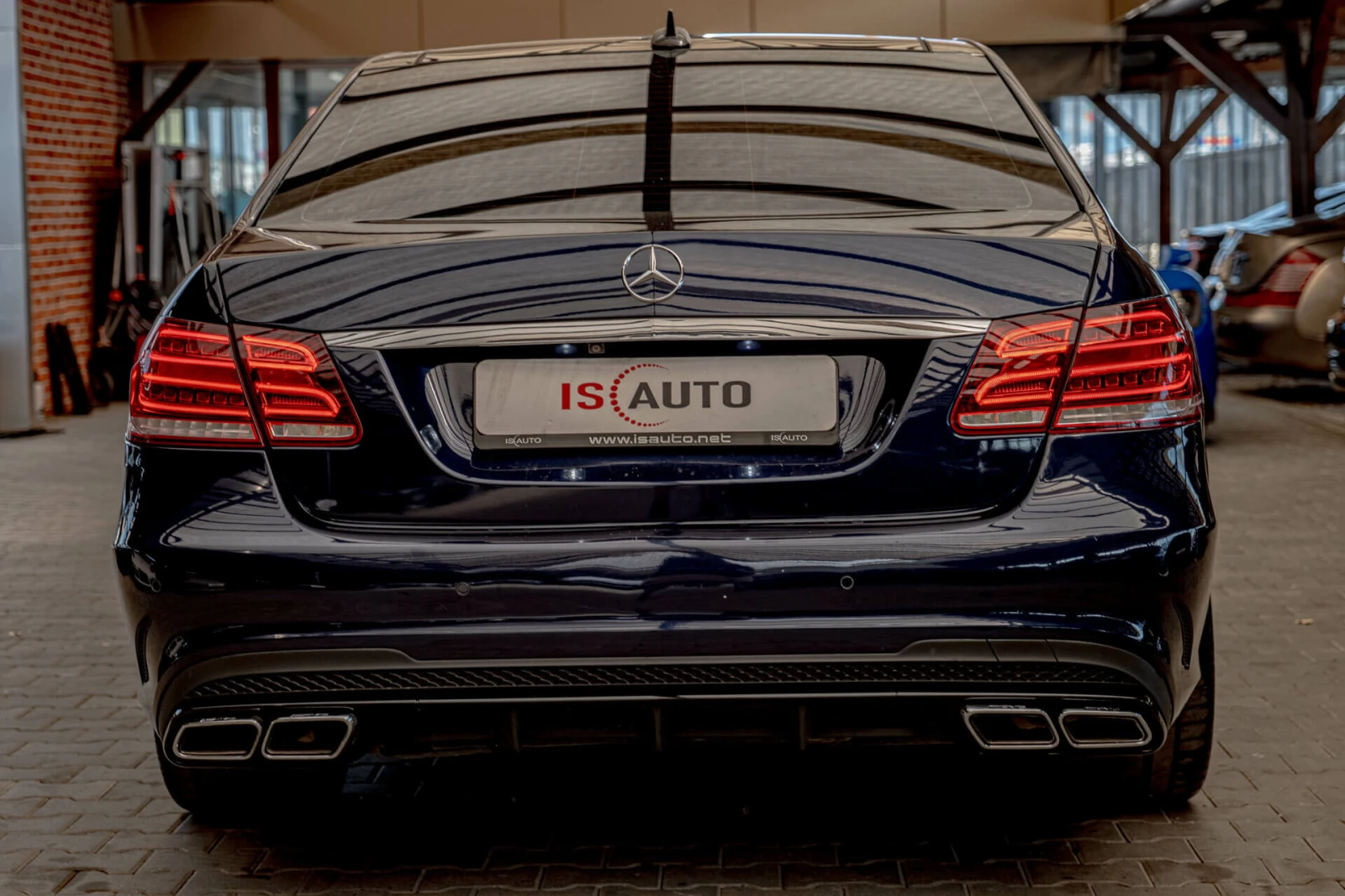 Mercedes-Benz E 63 AMG 4Matic/Dynamic/Harman Kardon/Алкантар/Обдухване - изображение 4