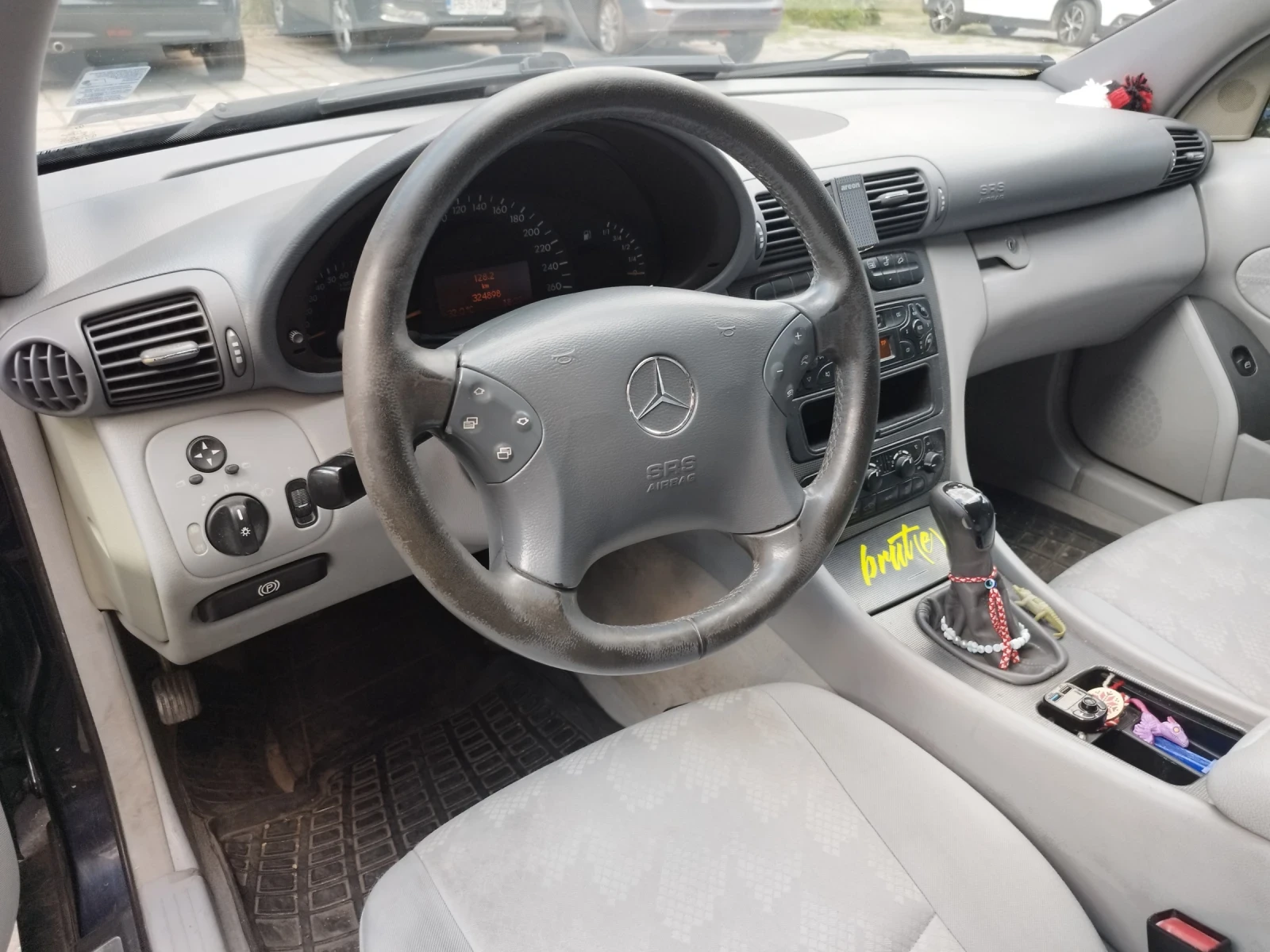 Mercedes-Benz C 200 2.0 - изображение 10