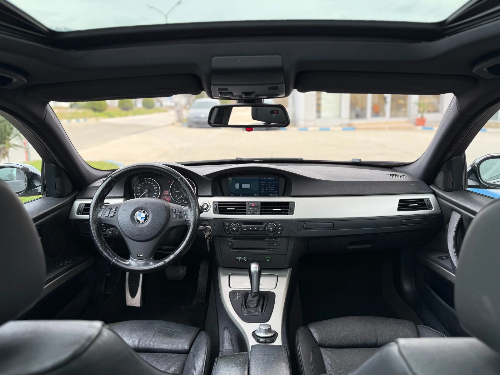 BMW 330 M Pack/Panorama, снимка 9 - Автомобили и джипове - 53894442