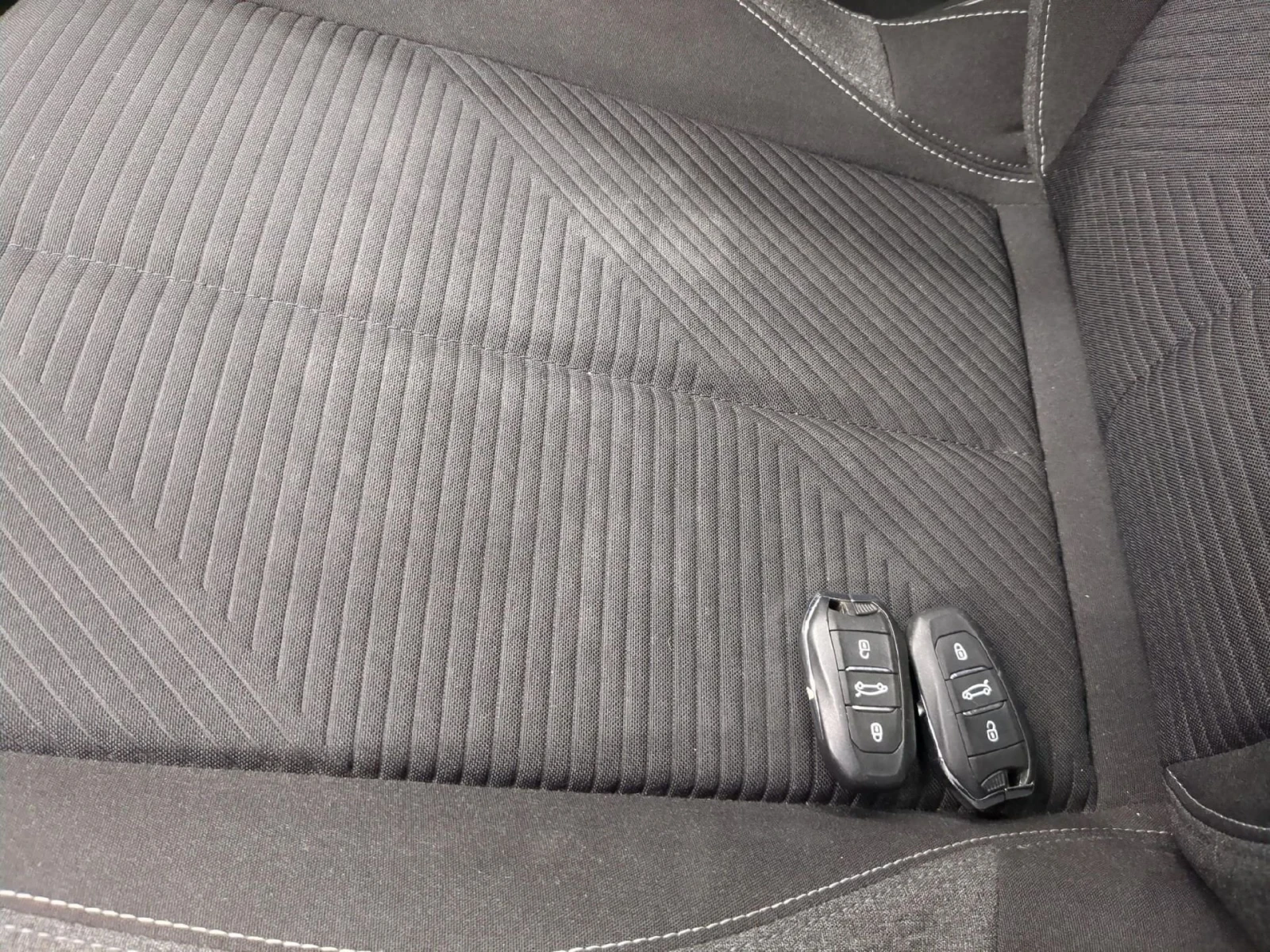 Peugeot 308 1.2 Active Pack, снимка 8 - Автомобили и джипове - 54287341