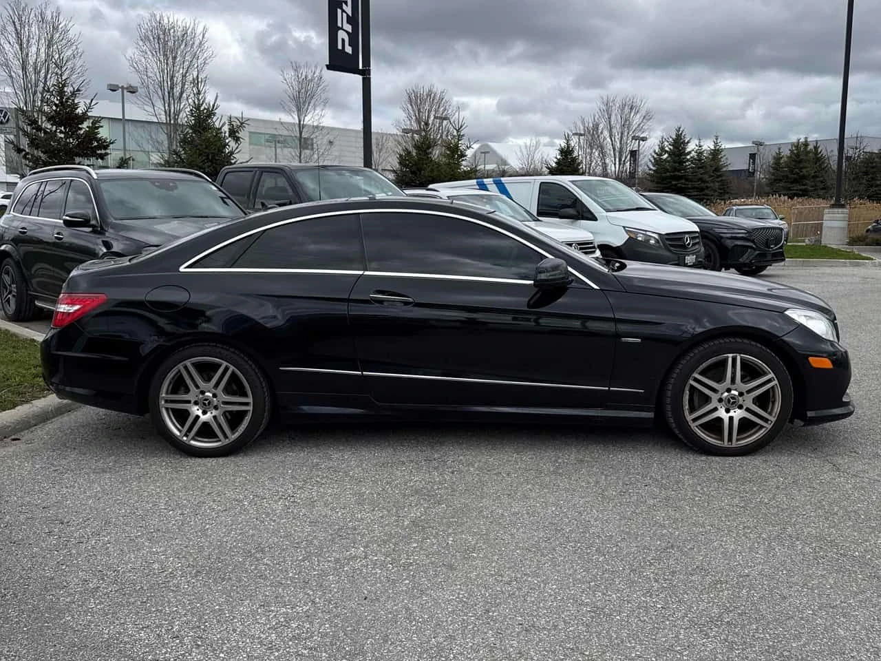 Mercedes-Benz E 350 4MATIC * ГЛАВНО ПРЕДСТАВИТЕЛСТВО НА AUDI* , снимка 4 - Автомобили и джипове - 54397692