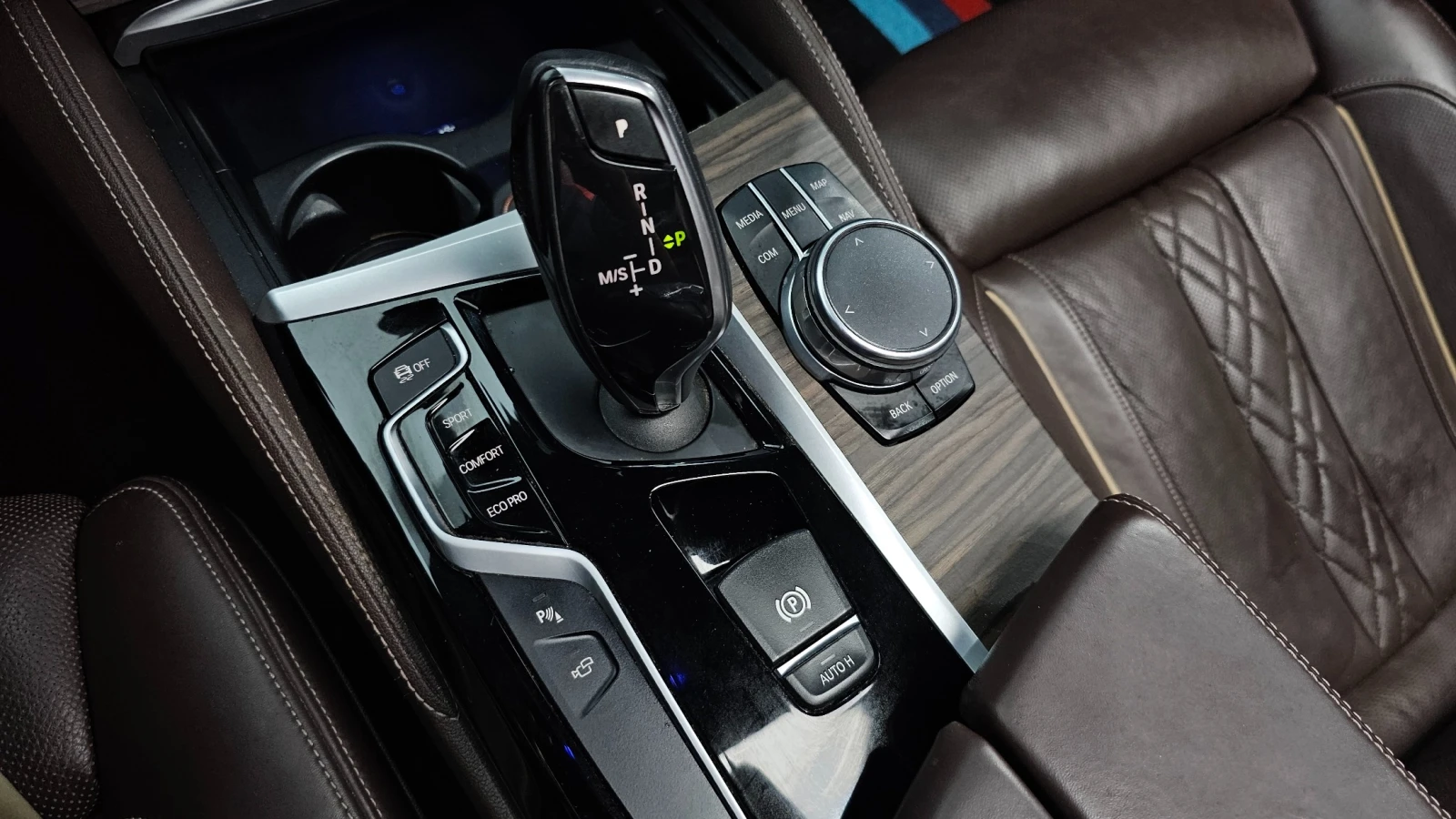 BMW 330 530i xDrive M Sport Plus | HUD | 360  | Памет, снимка 8 - Автомобили и джипове - 55328235