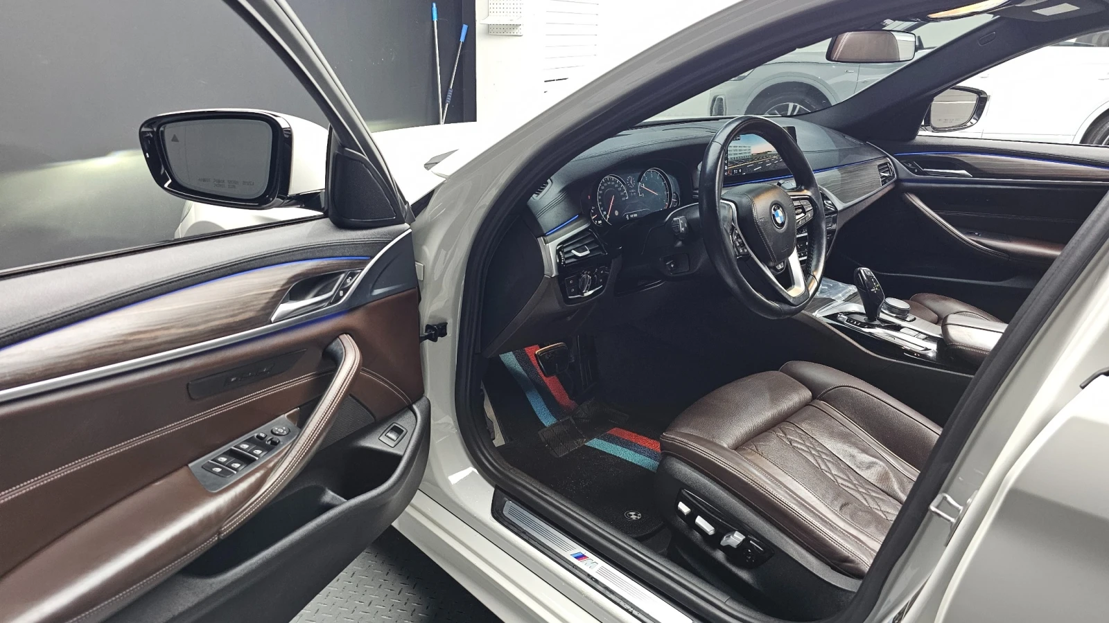 BMW 330 530i xDrive M Sport Plus | HUD | 360  | Памет, снимка 13 - Автомобили и джипове - 55328235