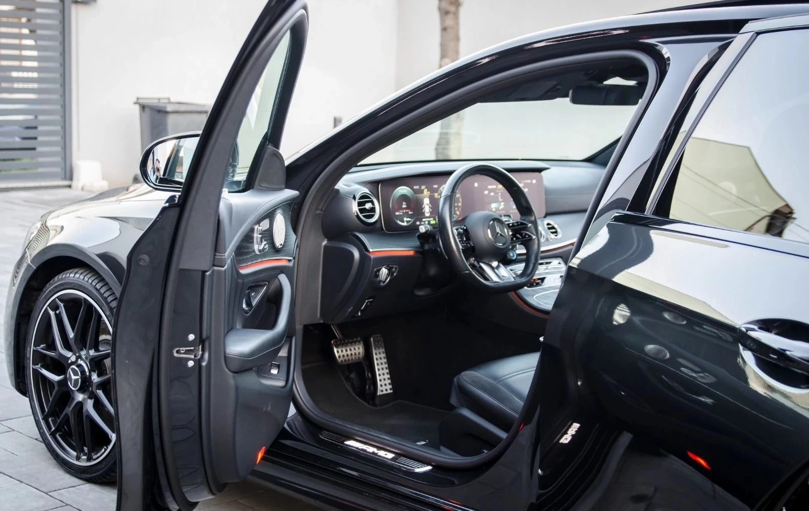 Mercedes-Benz E 53 AMG 4Matic+ , снимка 8 - Автомобили и джипове - 55616512