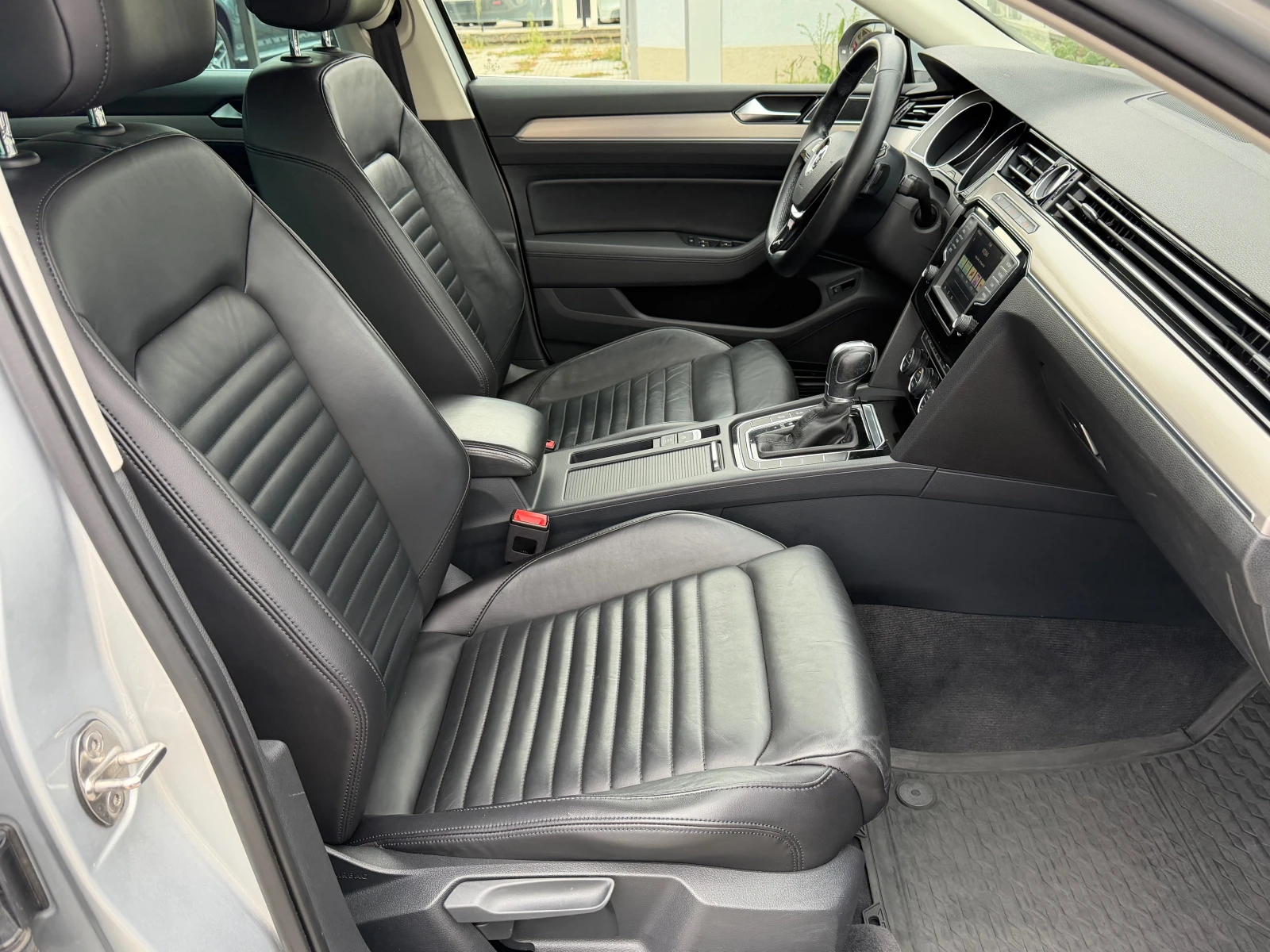 VW Passat 2.0TDI-190ps, HIGHLINE-FULL SERVICE VW!!!, снимка 10 - Автомобили и джипове - 56271163