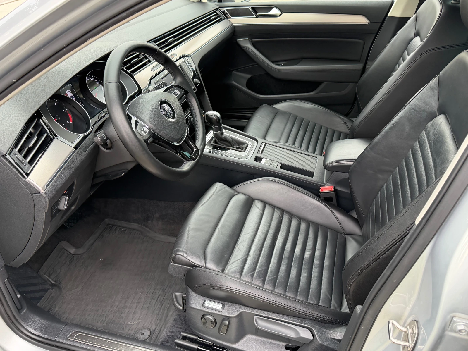 VW Passat 2.0TDI-190ps, HIGHLINE-FULL SERVICE VW!!!, снимка 8 - Автомобили и джипове - 56271163