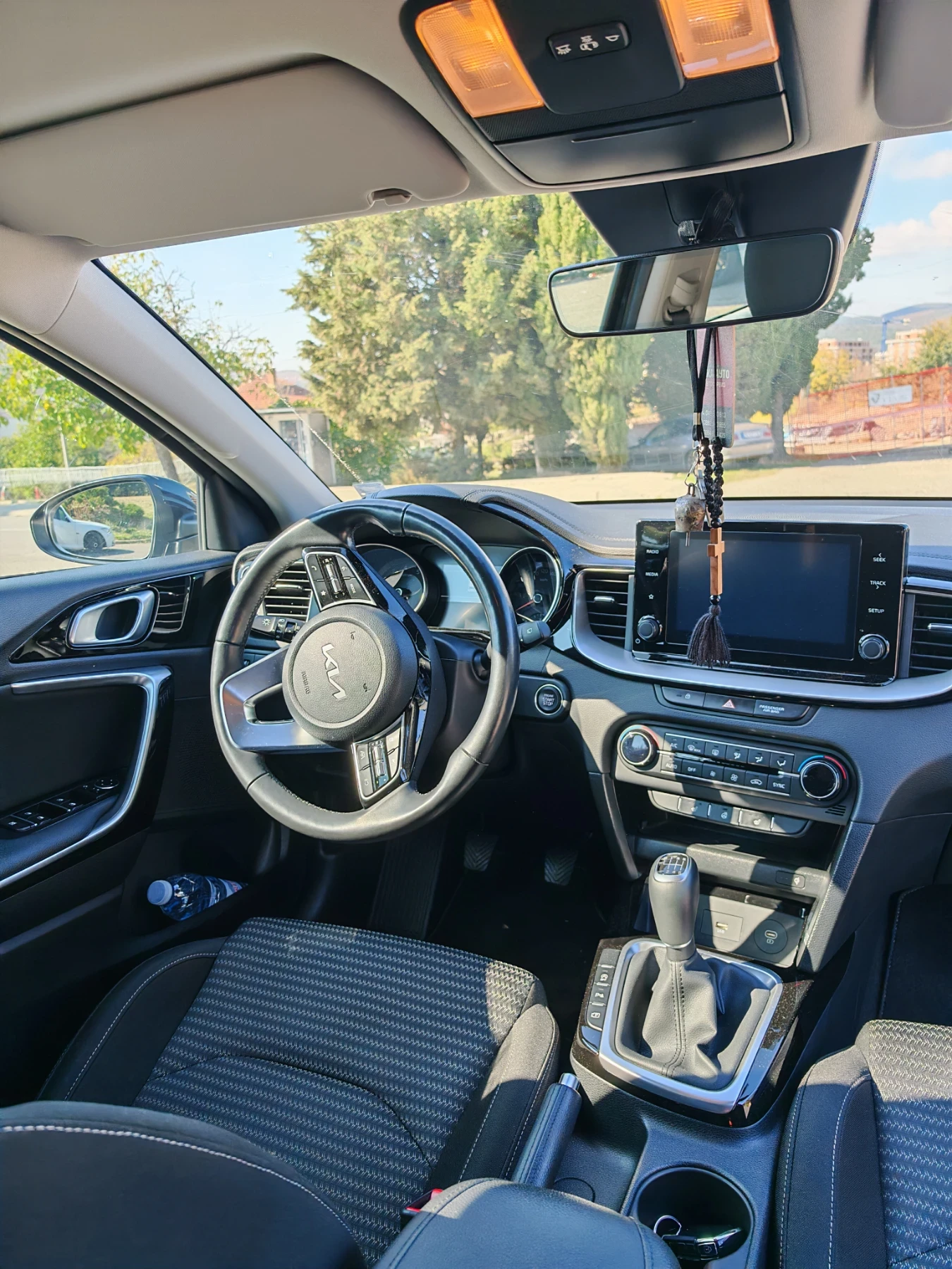 Kia Ceed 1.5, снимка 6 - Автомобили и джипове - 56655107