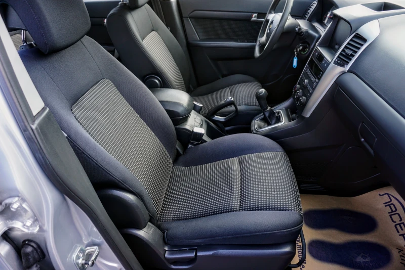 Chevrolet Captiva 2.4i GPL 16V LT, снимка 11 - Автомобили и джипове - 31239583