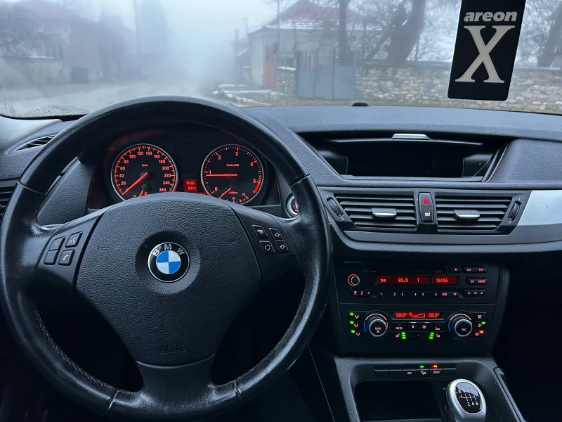 BMW X1 2.0d 143к.с.* ПОДГРЕВ* СЕРВИЗНА ИСТОРИЯ* , снимка 13 - Автомобили и джипове - 53596866