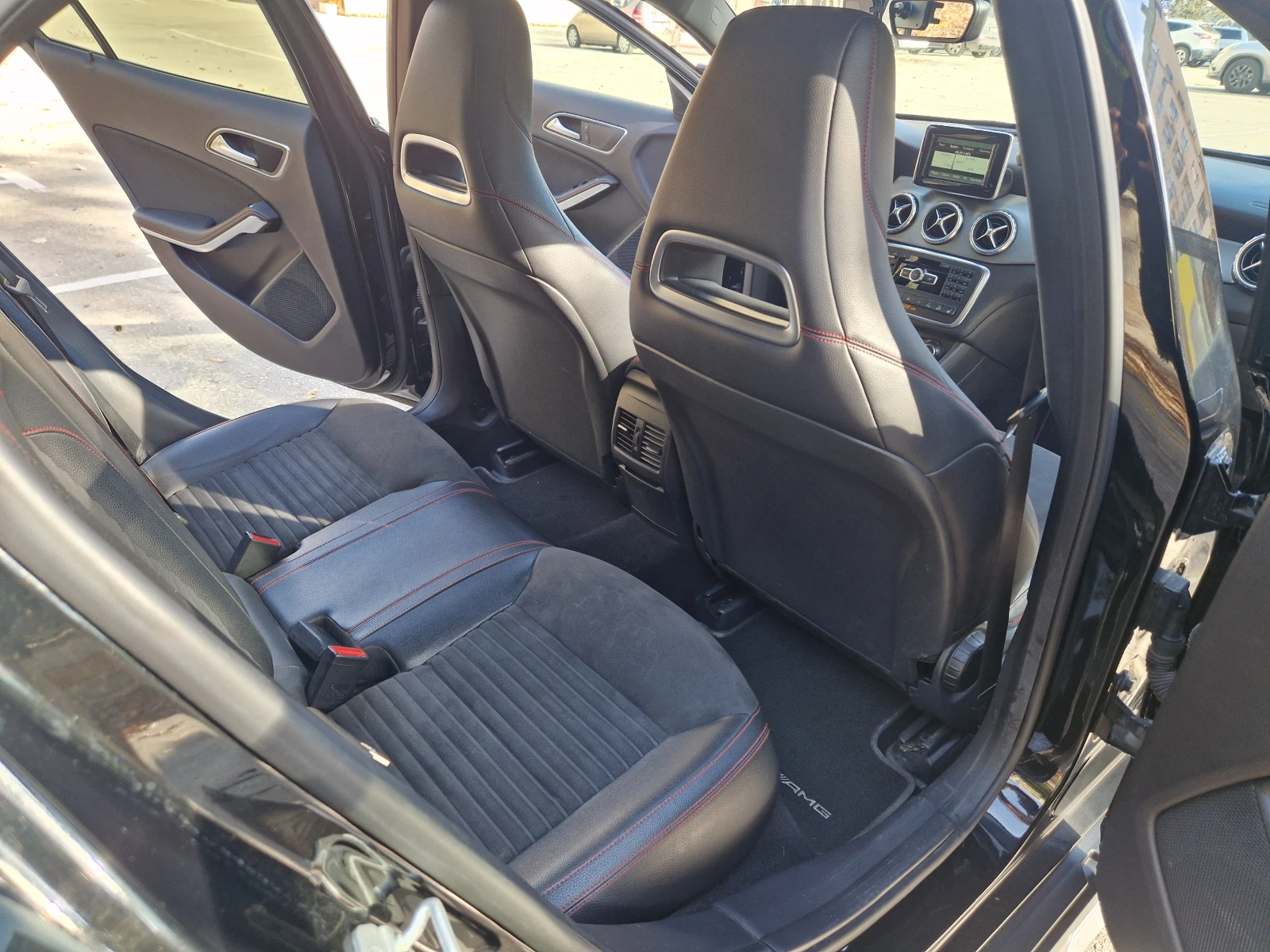 Mercedes-Benz GLA 220 2.2CDI* AMG* 4matic* NAVI* LED* KAMERA, снимка 14 - Автомобили и джипове - 53732209