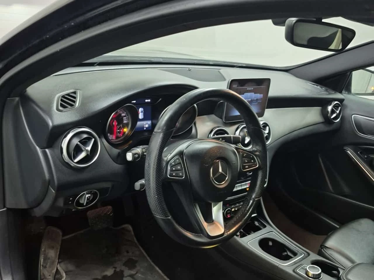 Mercedes-Benz GLA * 250 * * ПАНОРАМА* * КАМЕРА ЗА ЗАДНО ВИЖДАНЕ* , снимка 10 - Автомобили и джипове - 53976222