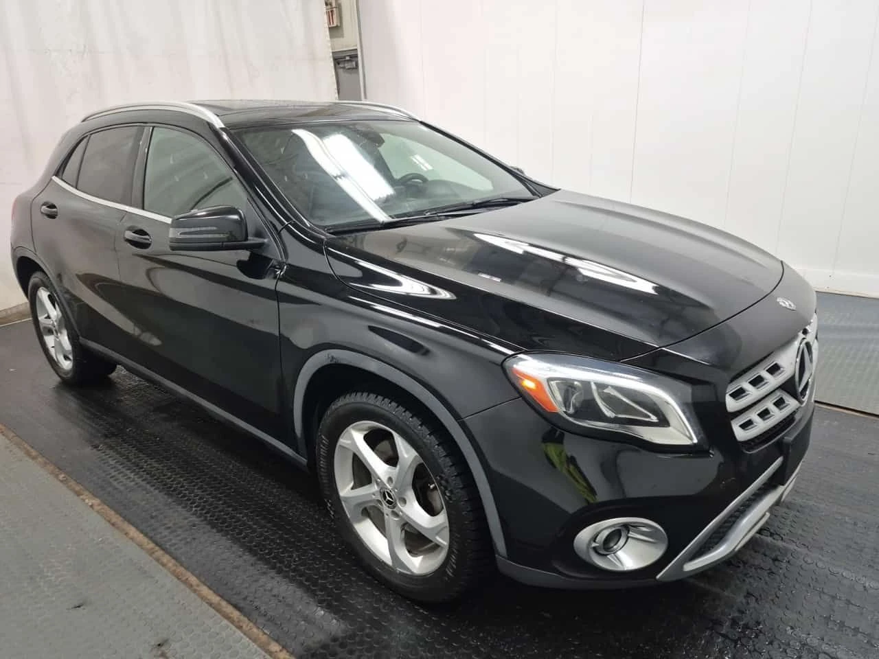 Mercedes-Benz GLA * 250 * * ПАНОРАМА* * КАМЕРА ЗА ЗАДНО ВИЖДАНЕ* , снимка 2 - Автомобили и джипове - 53976222