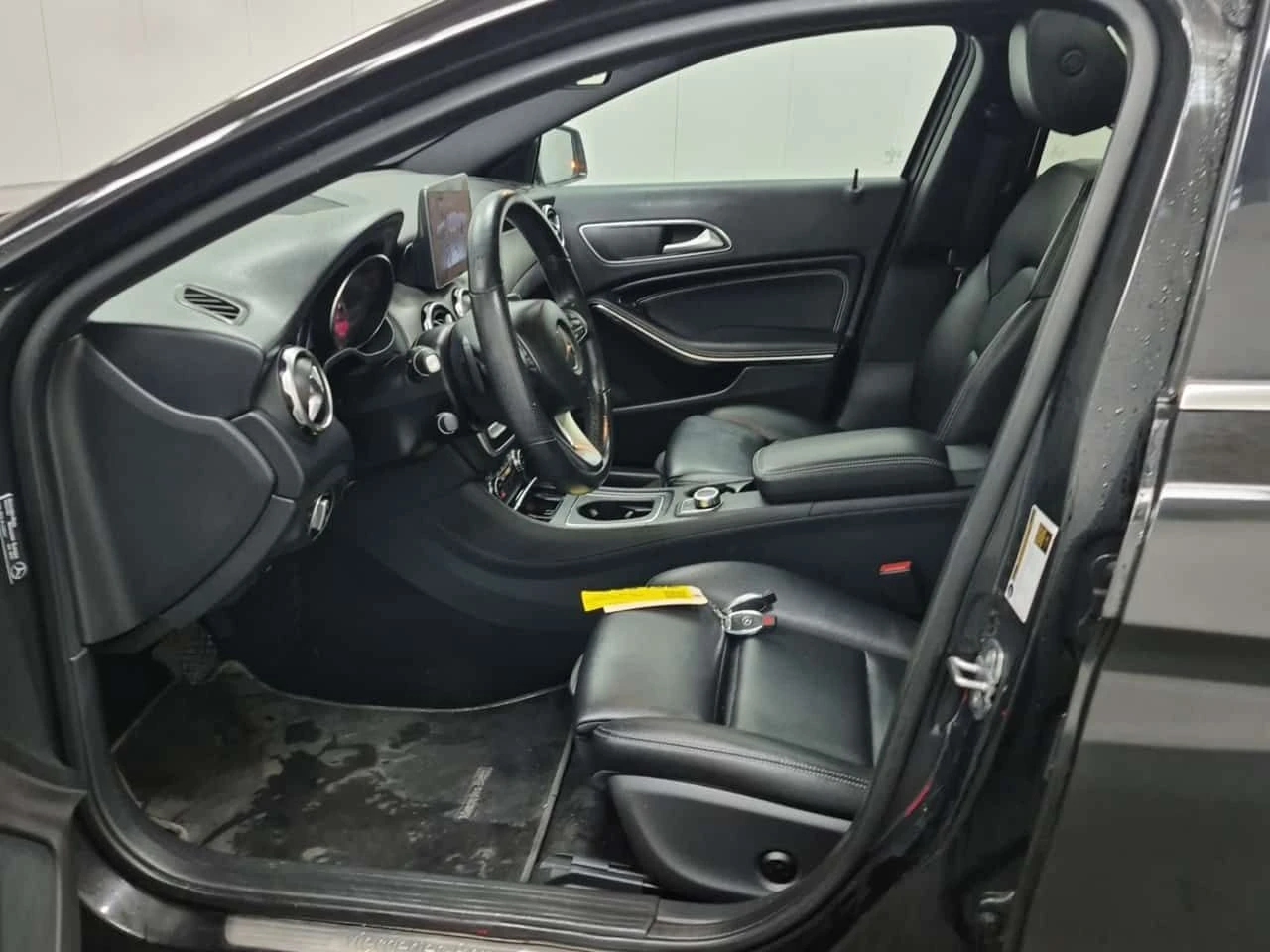 Mercedes-Benz GLA * 250 * * ПАНОРАМА* * КАМЕРА ЗА ЗАДНО ВИЖДАНЕ* , снимка 9 - Автомобили и джипове - 53976222