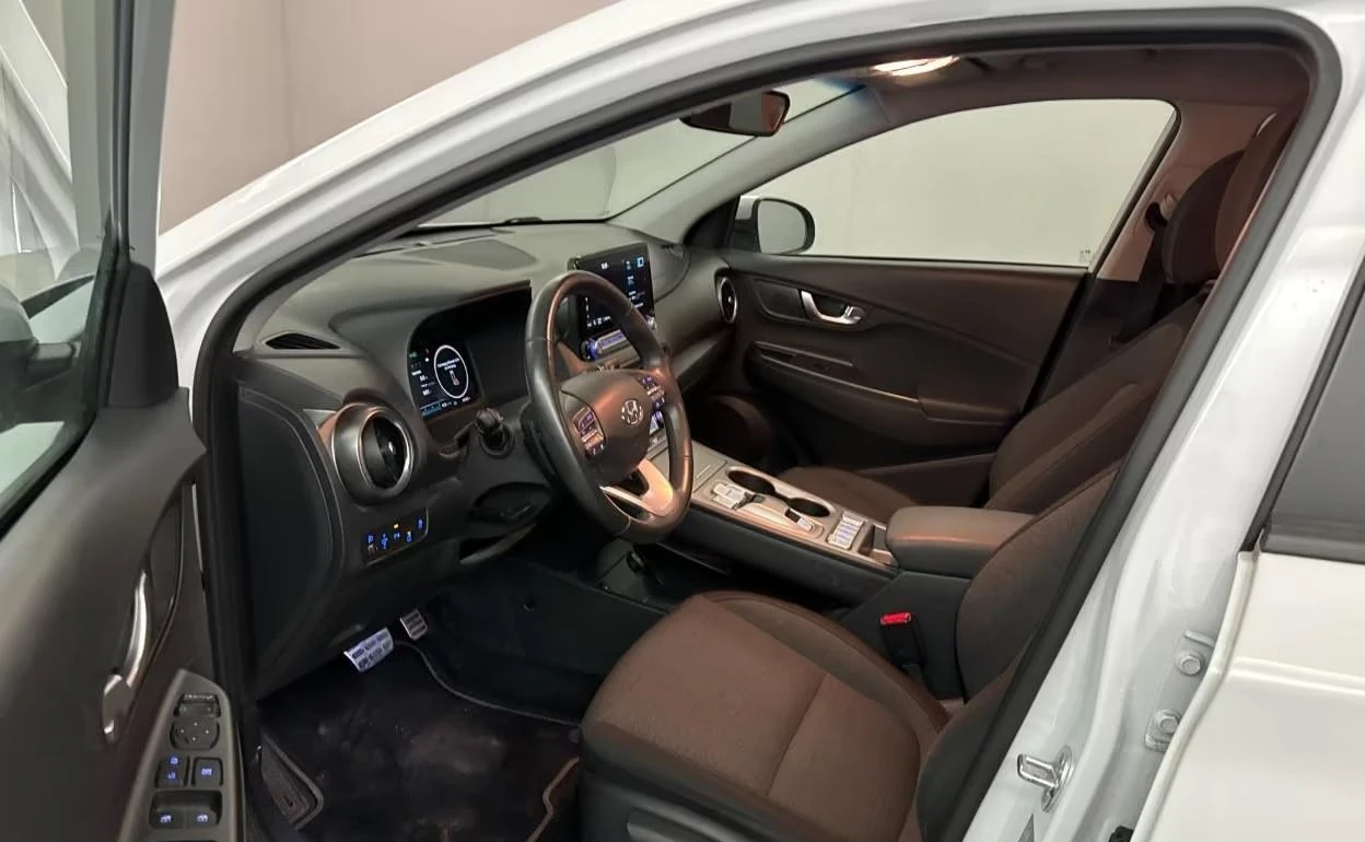 Hyundai Kona 204HP/64kWh/NAVI/ACC/CAM/ТЕРМОПОМПА/SOH-97%, снимка 7 - Автомобили и джипове - 54914236