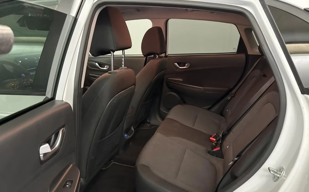 Hyundai Kona 204HP/64kWh/NAVI/ACC/CAM/ТЕРМОПОМПА/SOH-97%, снимка 8 - Автомобили и джипове - 54914236