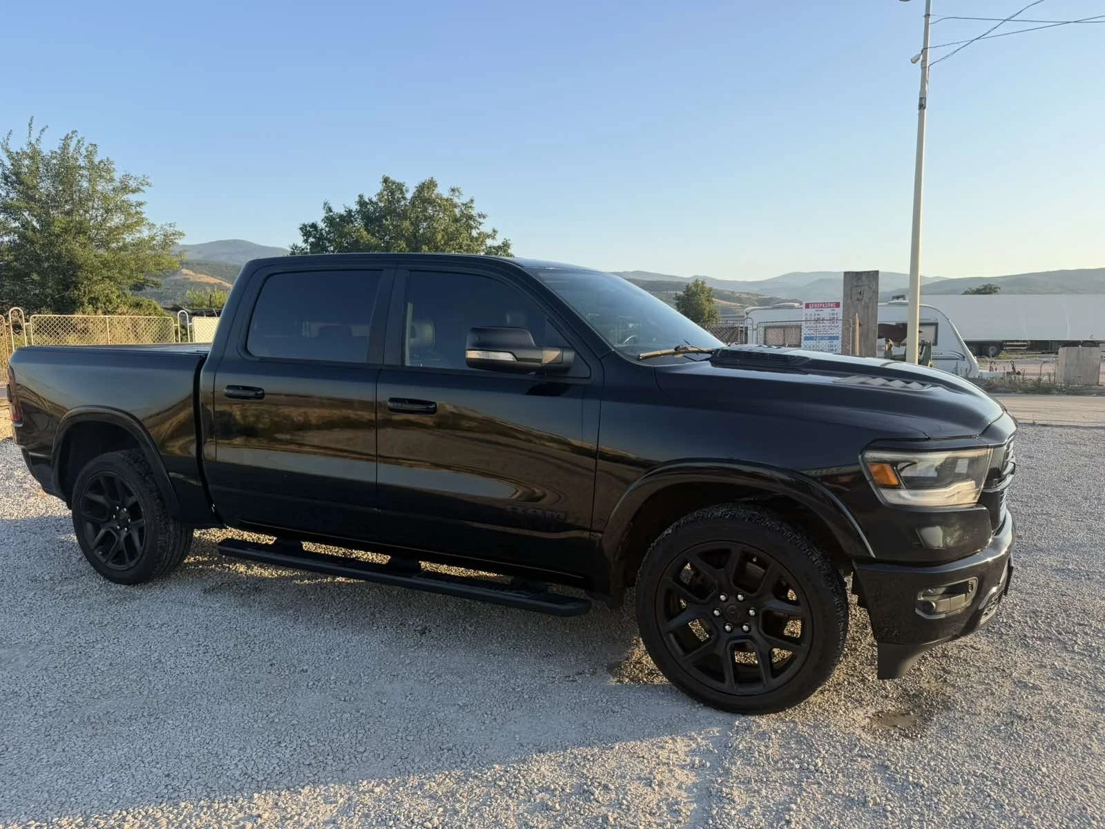 Dodge RAM 1500 Laramie, Газ, снимка 2 - Автомобили и джипове - 55691027