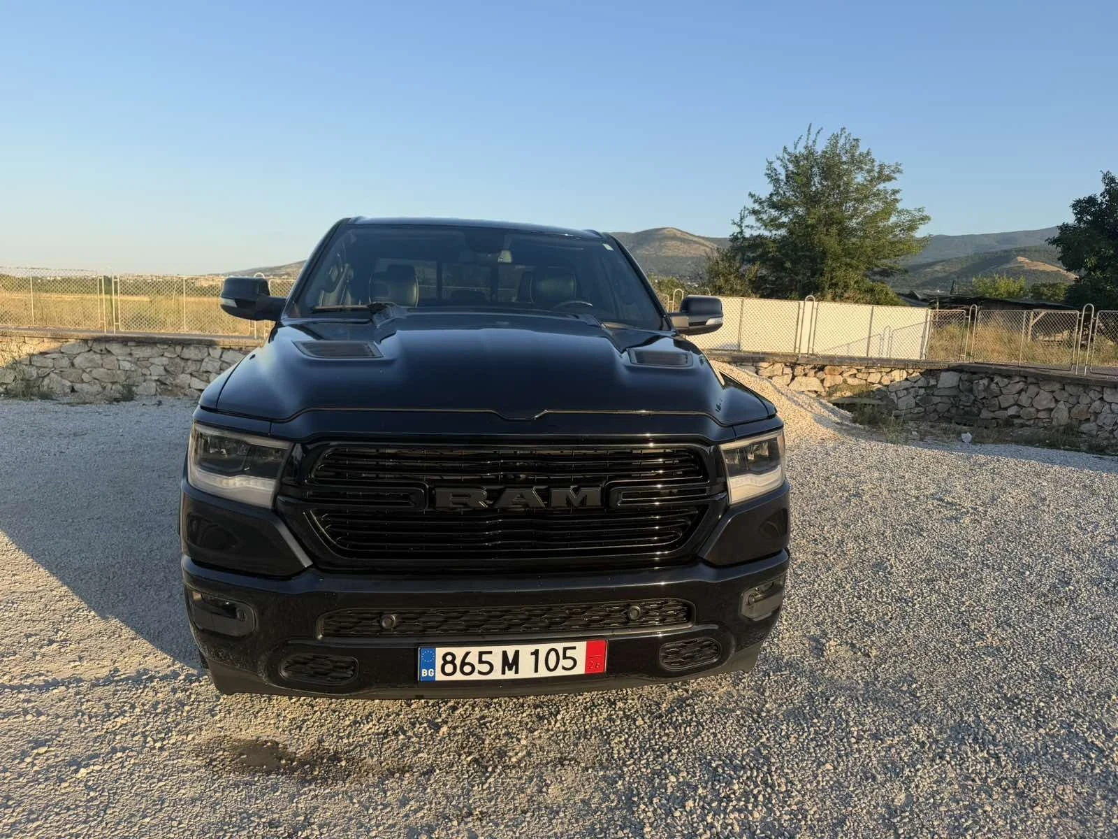 Dodge RAM 1500 Laramie, Газ, снимка 4 - Автомобили и джипове - 55691027