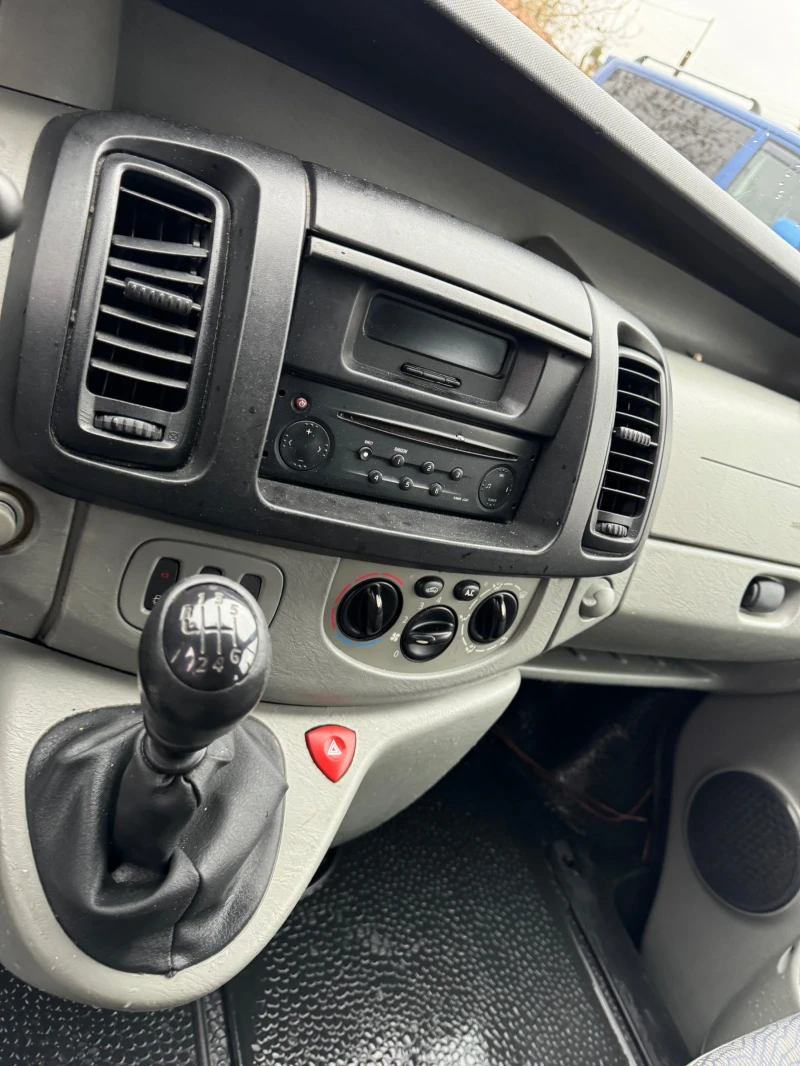 Renault Trafic 2.0тди 136к.с климатроник , снимка 10 - Бусове и автобуси - 47668714