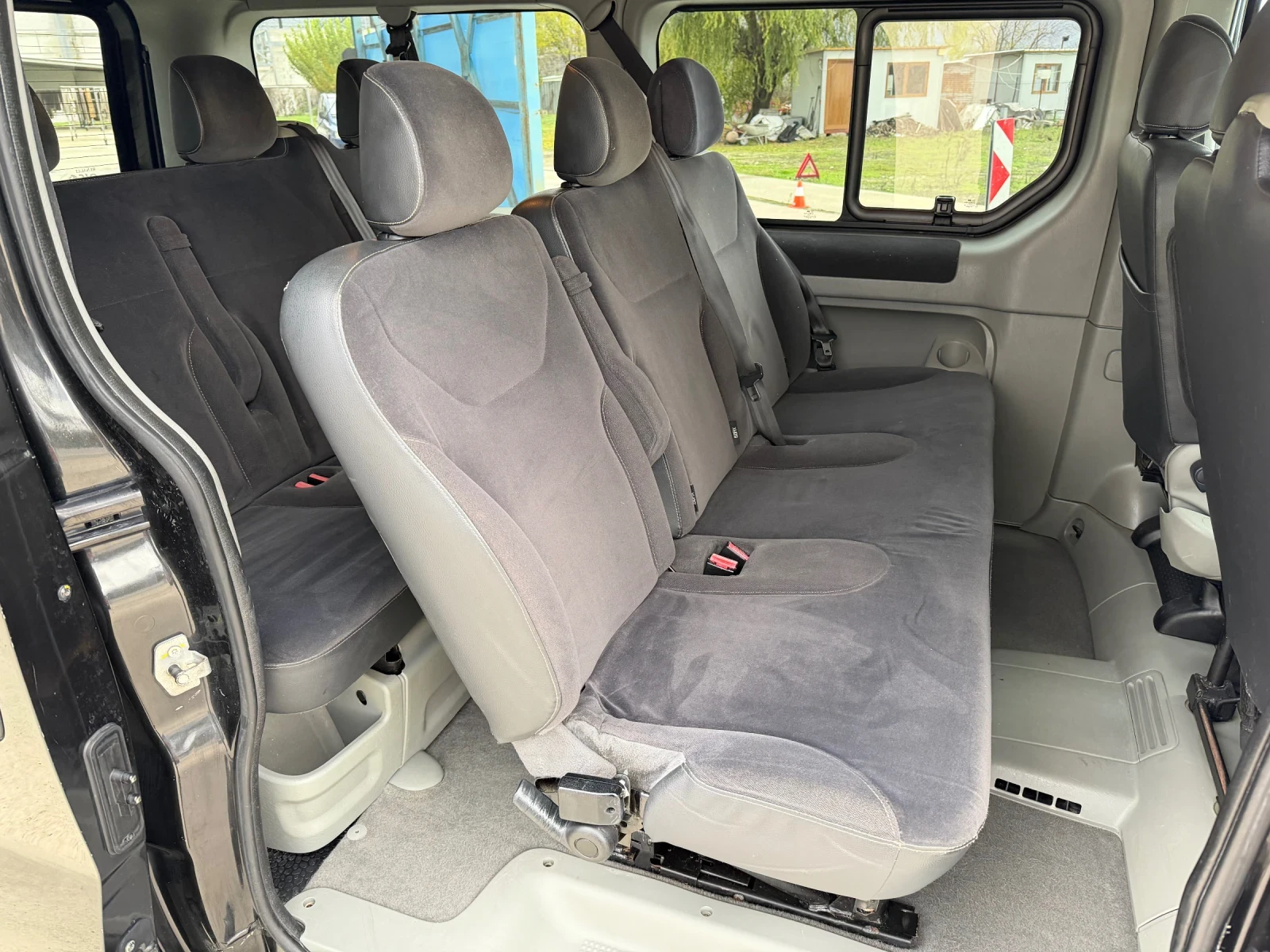 Renault Trafic 2.0DCI L2 Климатроник* 9-места* 6 скорости*  - изображение 9