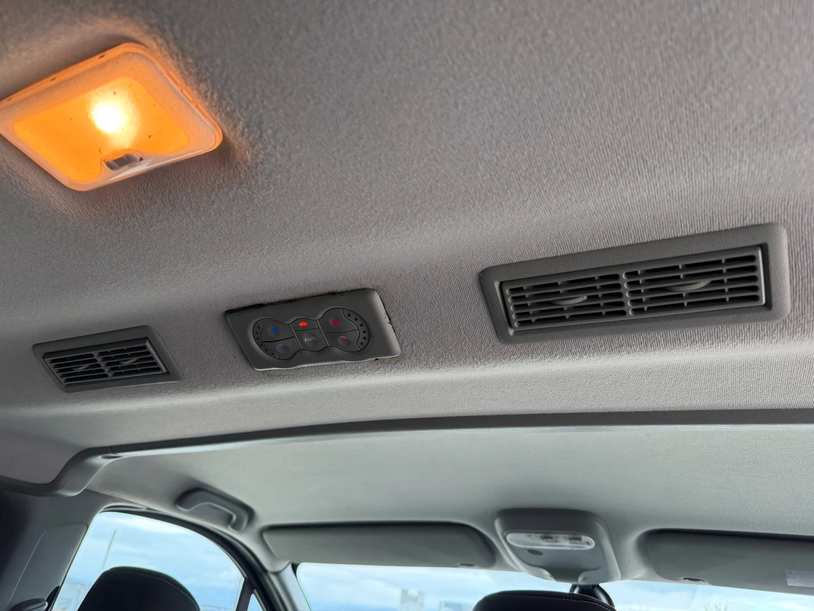 Renault Trafic 2.0DCI L2 Климатроник* 9-места* 6 скорости*  - изображение 8