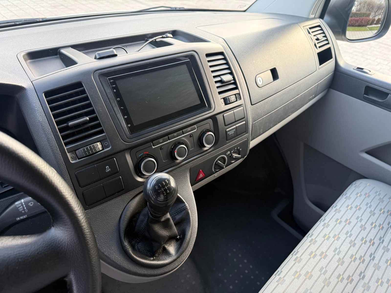 VW T5 2.0TDI 9-местен 2хКлима, снимка 15 - Бусове и автобуси - 53710800