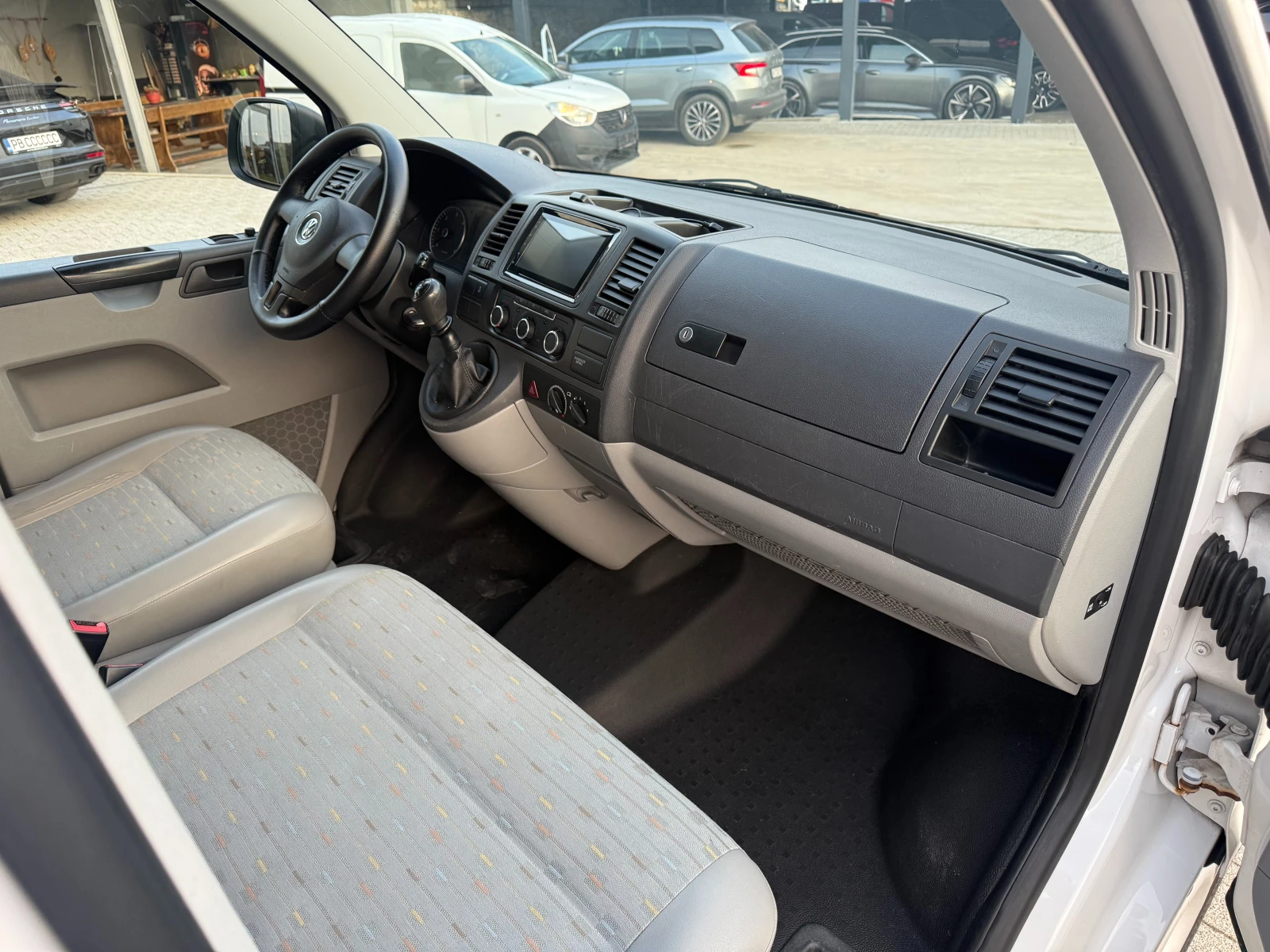 VW T5 2.0TDI 9-местен 2хКлима, снимка 11 - Бусове и автобуси - 53710800