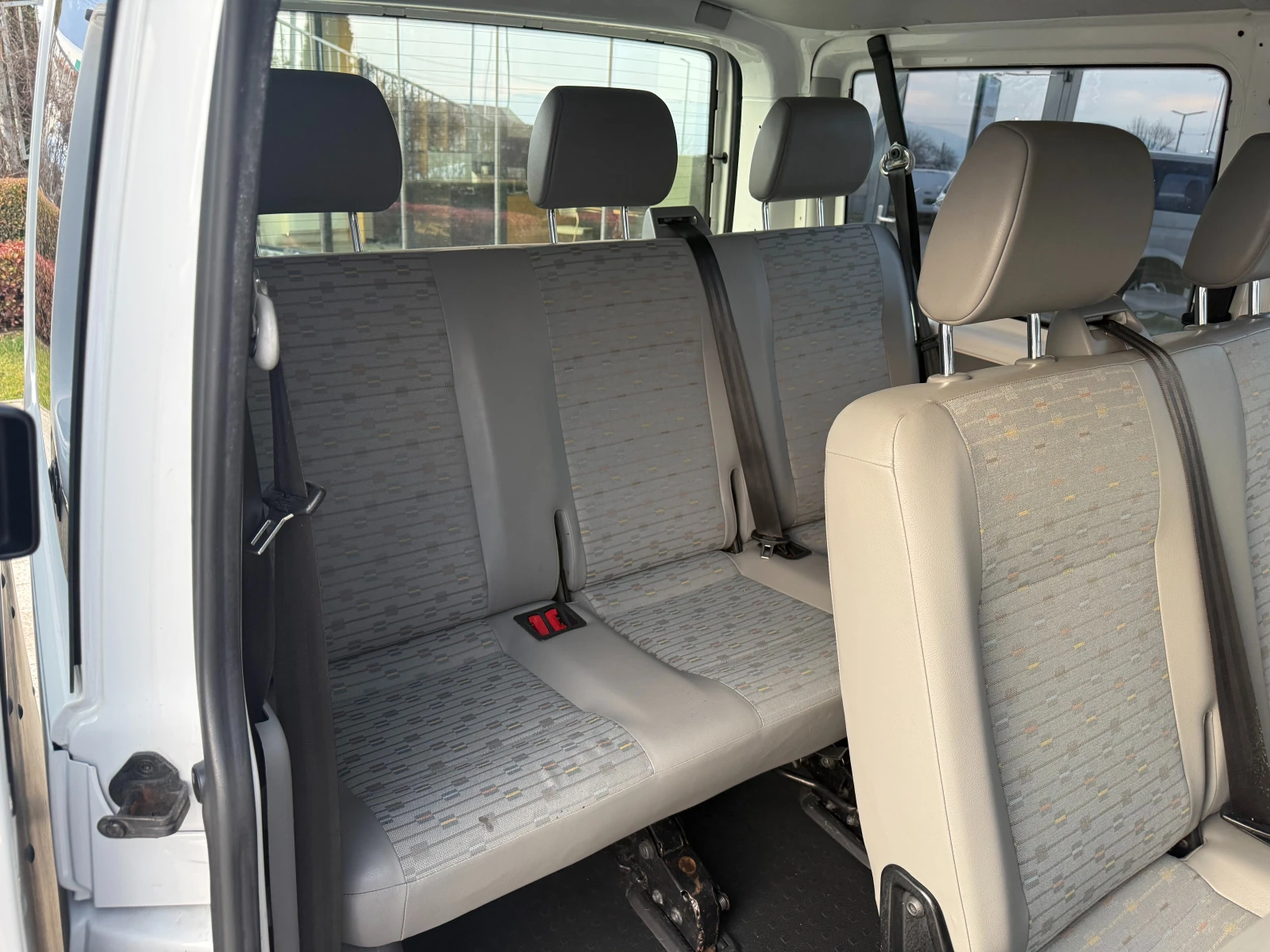 VW T5 2.0TDI 9-местен 2хКлима, снимка 9 - Бусове и автобуси - 53710800