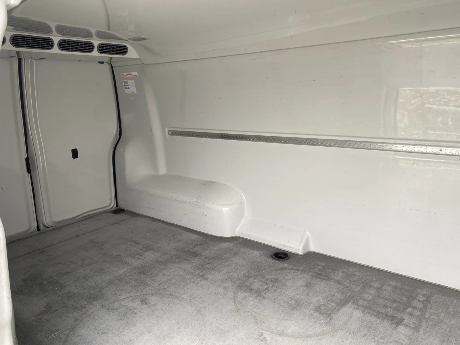 VW Transporter -2.0TDI-2021г./ХЛАДИЛЕН/ДЪЛГА-БАЗА, снимка 14 - Бусове и автобуси - 55694065