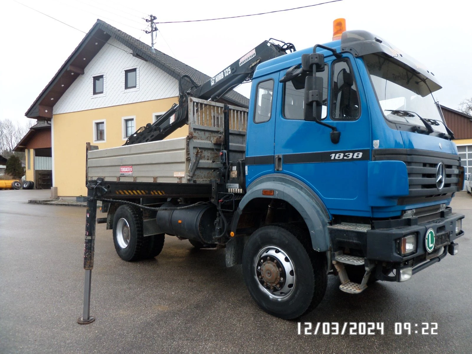 Mercedes-Benz 1838 4x4 Тристранен самосвал с кран , снимка 4 - Камиони - 55066489