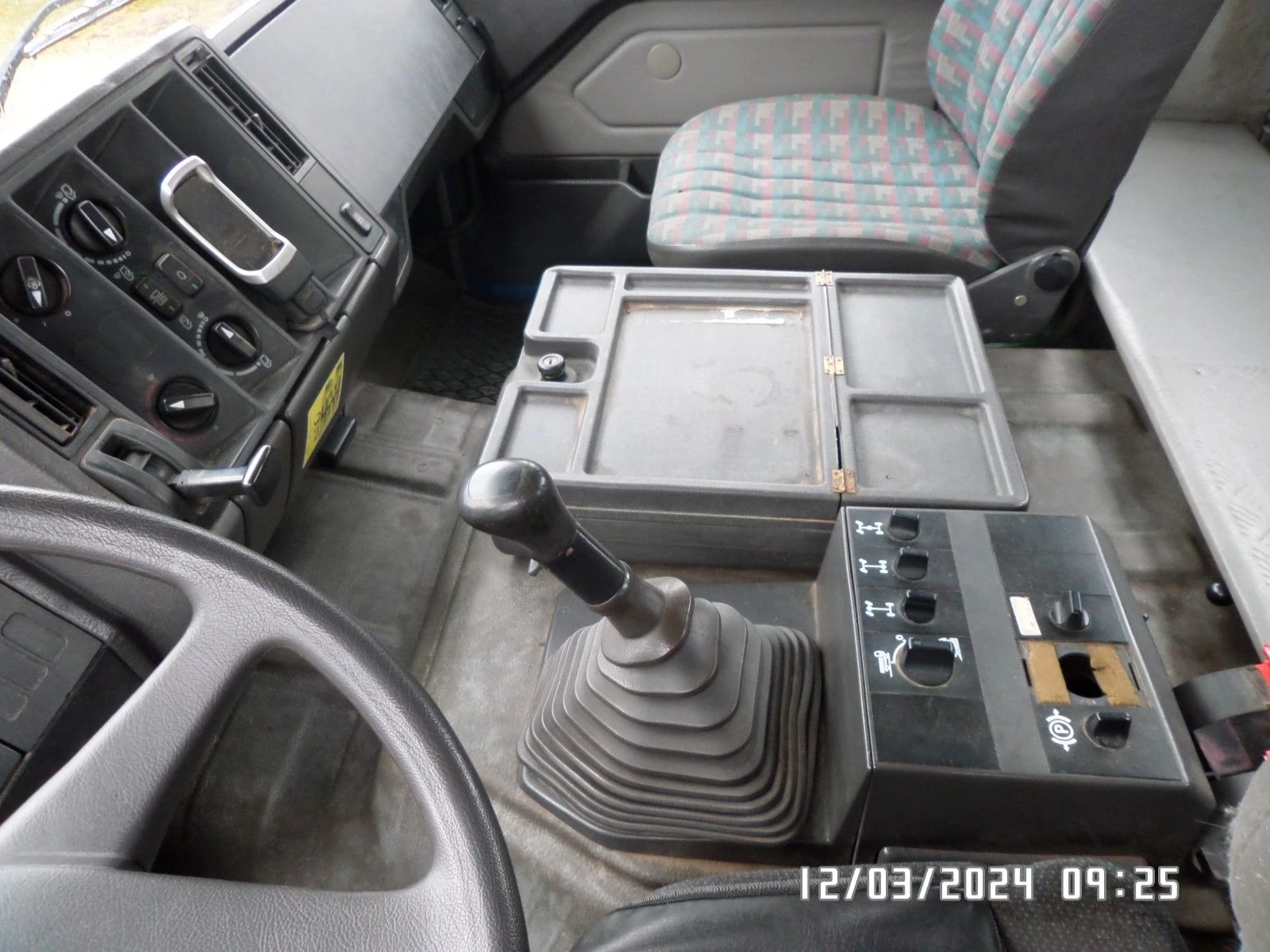 Mercedes-Benz 1838 4x4 Тристранен самосвал с кран , снимка 9 - Камиони - 55066489
