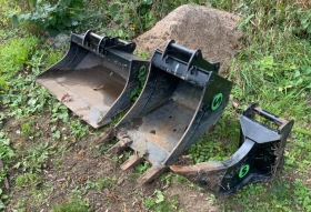 Багер Volvo ECR25D, снимка 6